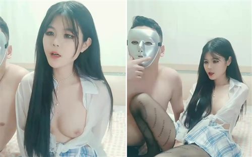 白皙美乳新人嫩妹两男一女3P大战，开档黑丝高跟鞋深喉口交，上位骑坐边操边口多种姿势换着操，铺上吸水垫喷水在上面