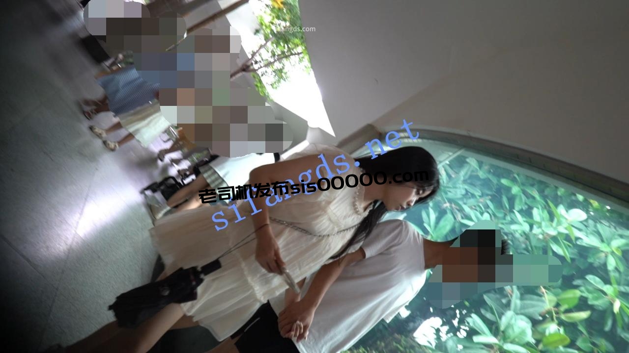 （空城原創）低配王祖賢白裙小姐姐逛公園，天藍N包裹肉臀