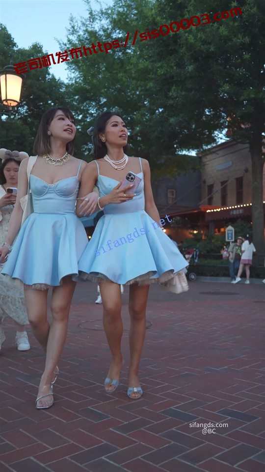 (BC-SSS-090)吊带公主裙姐妹..半蹲拍照被CD..竟然都穿丁字裤【1V】【959M】